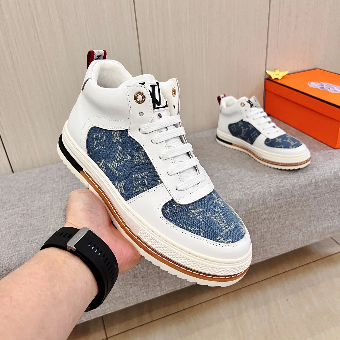 🚘🚘Factory batch 440💰[LV]🔥Louis Vuitton, high-end men's shoe brand, official website 1:1 latest masterpiece: the upper is made of first-layer cowhide imported from Italy with a comfortable and breathable lining➕original non-slip and wear-resistant outsole🔥, making walking more convenient and comfortable! An exclusive new model, a stunning work, a beautiful 1:1 replica [color] compared to the official quality! Create a fashionable personality to set off your uniqueness! A must-have for trendy men! Classic 🔥Size: 38-44 Color: 🔥 2⃣️colors available🔥.